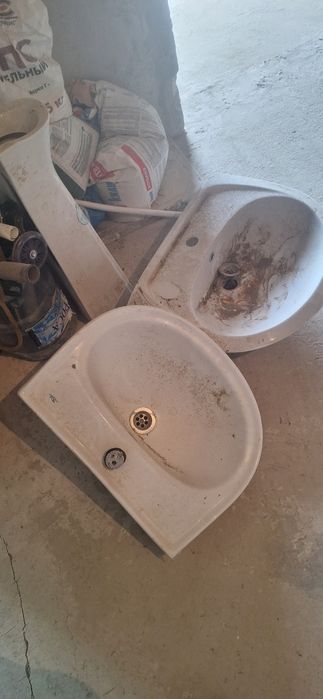 Батарея, радиатор. Раковина