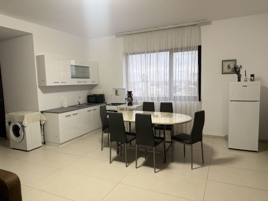 Inchiriez apartament zona Faleza Nord