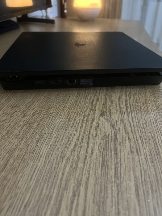 PS4 Slim + 2 manete + 9 jocuri