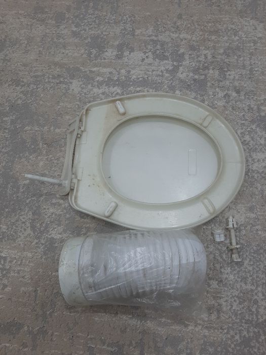 Продаю крышки от унитаза и гофру