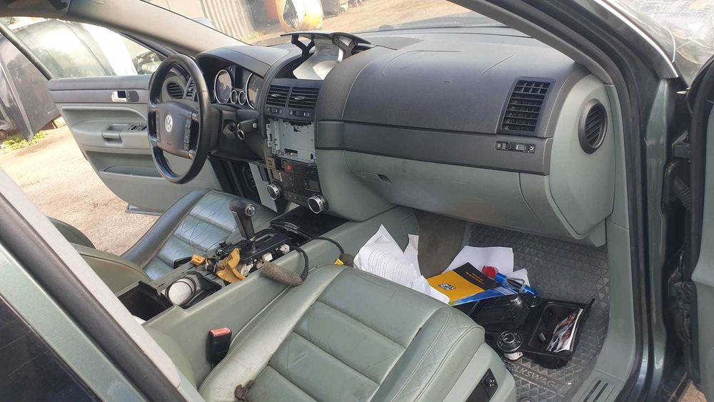 Dezmembrez Volkswagen Touareg 2.5 TDi an 2005 cod motor BAC