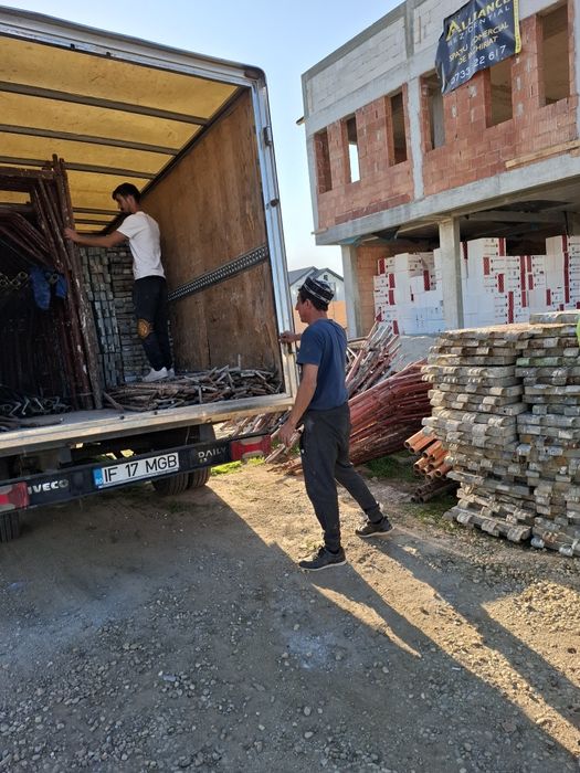 Închiriez popii și schela metalică