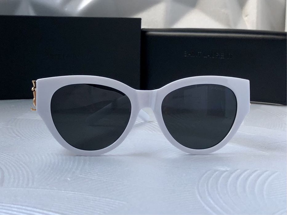Бели дамски слънчеви очила котка