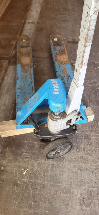 Vând transpalet 2.5 tone