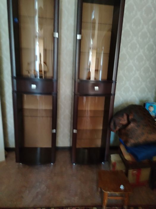 Срочно продам 2 шкафа тёмного цвета.