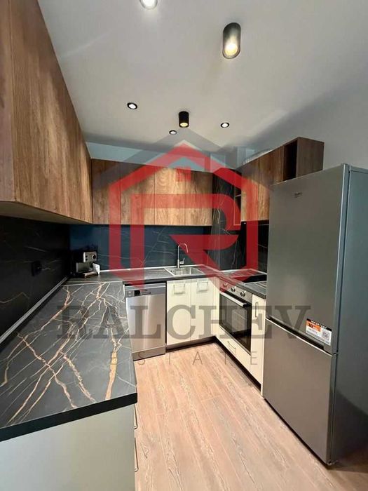 Дава се под наем Двустаен апартамент в Варна, Младост 1 - 65 кв.м за 648.21 € - Снимка #1