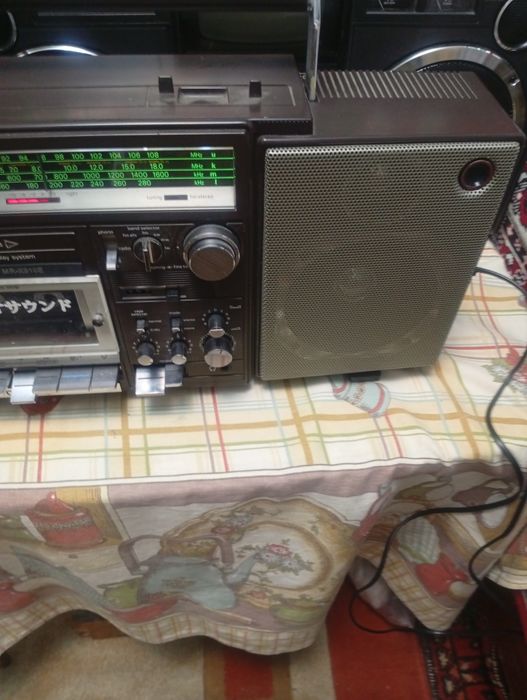 Radio caset Sanyo 735