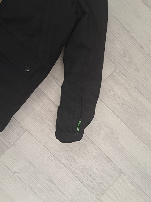 Продам детскую куртку