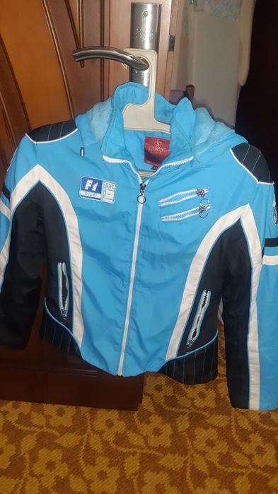 Продам спортивную куртку размер 44