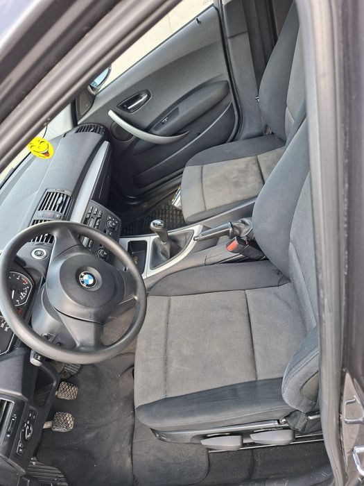 Bmw seria 1  an 2005 acte la zii 190 mii km