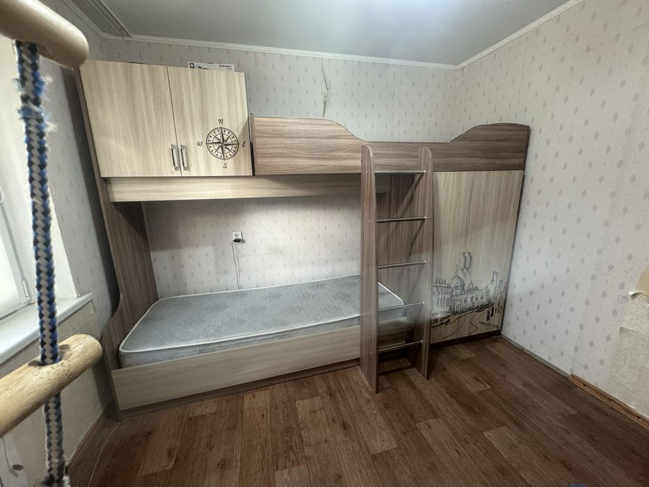 Двухяростный кровать
