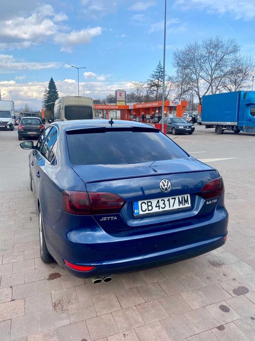 Volkswagen VW Jetta MK6 2.0 TDI | Отлично състояние | R-Line детайли