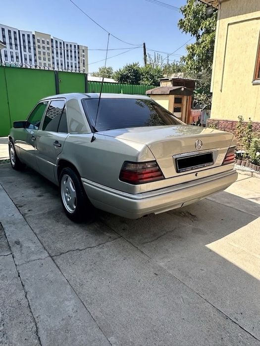 Мерседес Бенс W124 M111