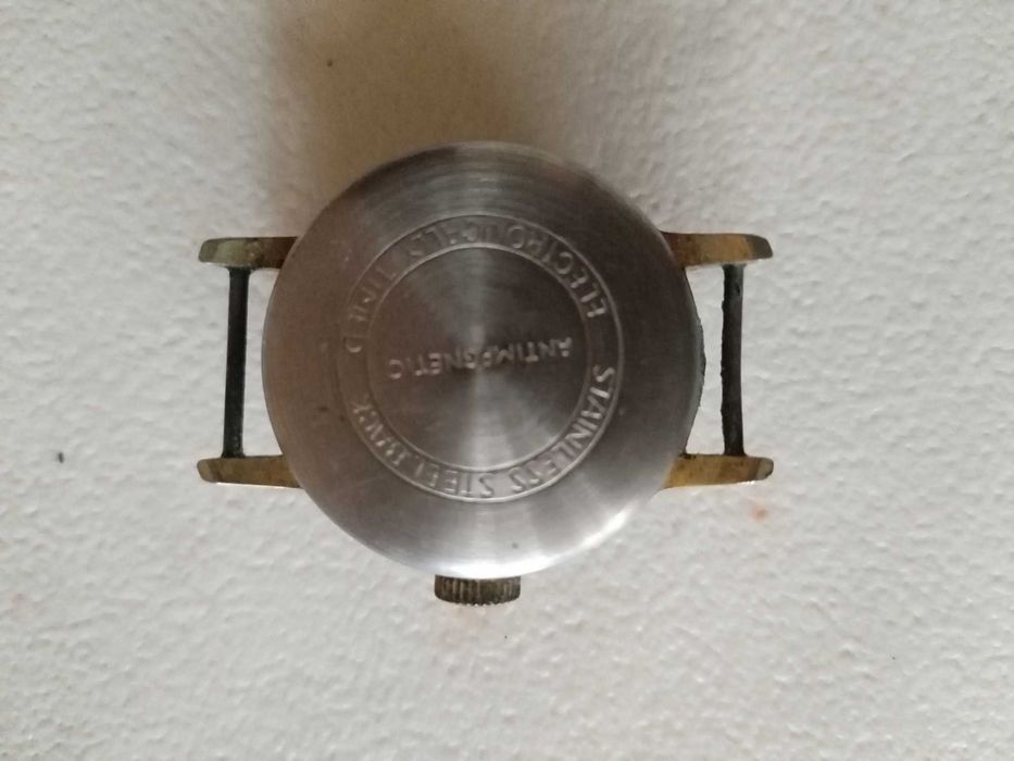 Стари Дамски и Мъжки Часовници Работещи Три от Тях