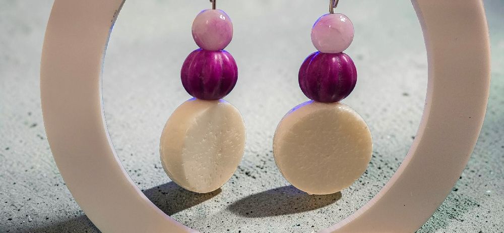 Cercei handmade cu Jad Alb, Jad Roz si Howlit Cyclam