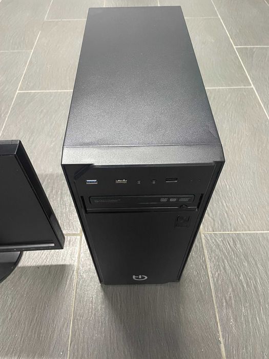 Настолен компютър ASUS с монитор ASUS Windows 10 Pro