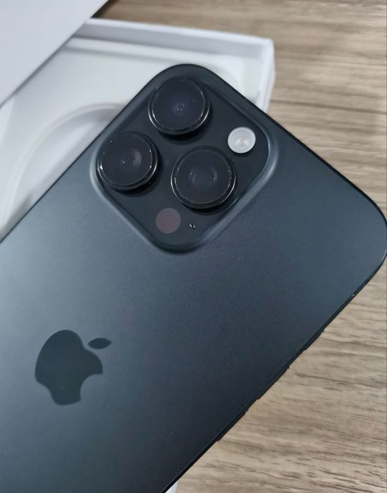 Iphone 16 Pro max black titanium