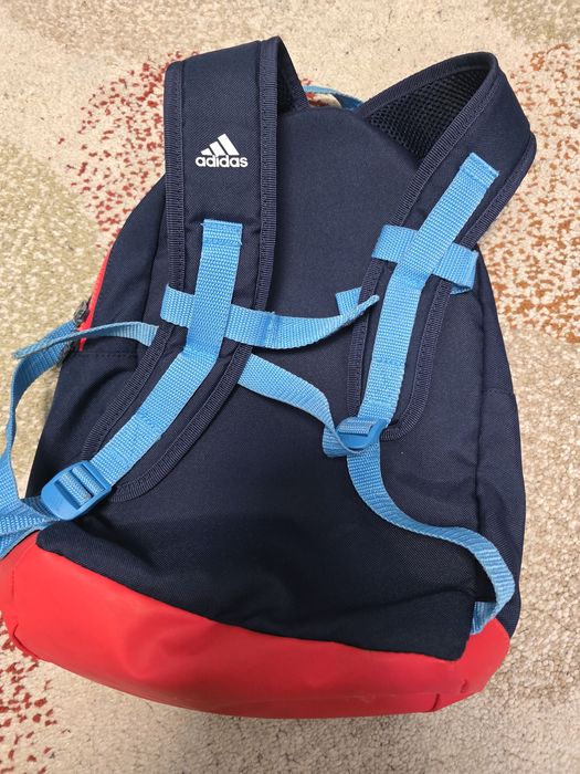 Раница на адидас за детска градина е супер