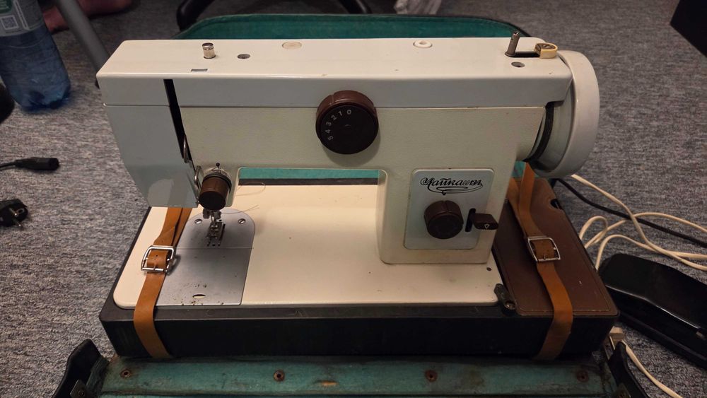 Masina cusut electrica ruseasca Chaika 134 cu pedala