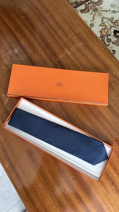 Продам оригинальный галстук Hermes