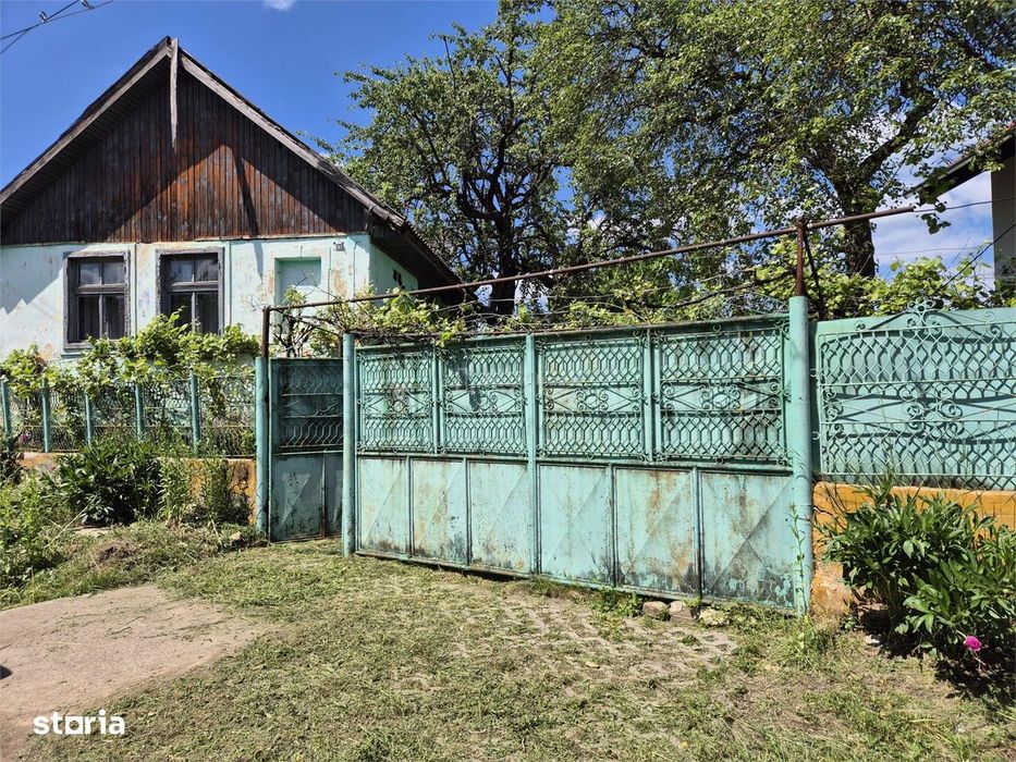 Casa de vanzare cu 2112 mp teren