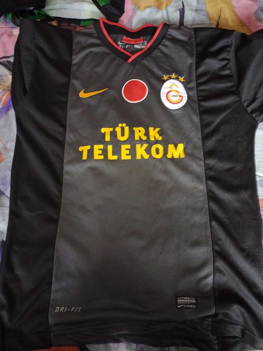 Футболни екипи за колекция над 10 броя