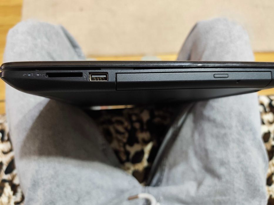 Laptop HP i5 generația 8 – Windows 10 Pro – stare foarte bună