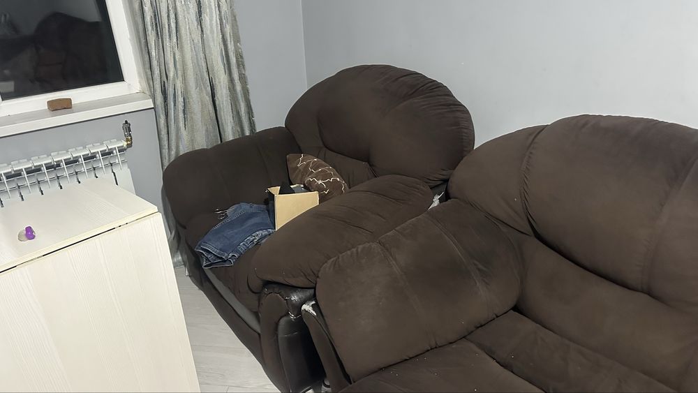 Продам 2 дивана и 1 кресло