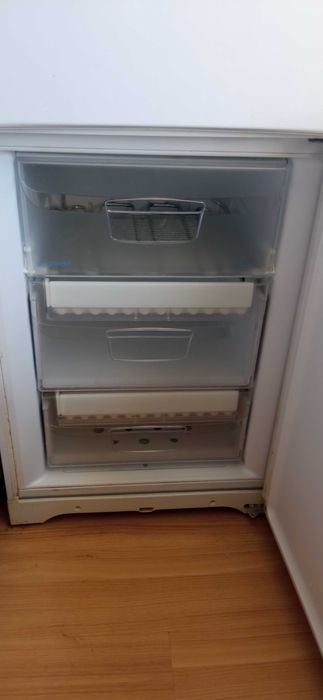 Хладилник с фризер INDESIT