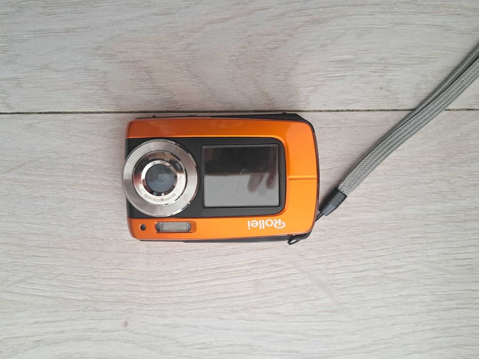 Оранжев фотоапарат Rollei Sportsline 62 Dual LCD