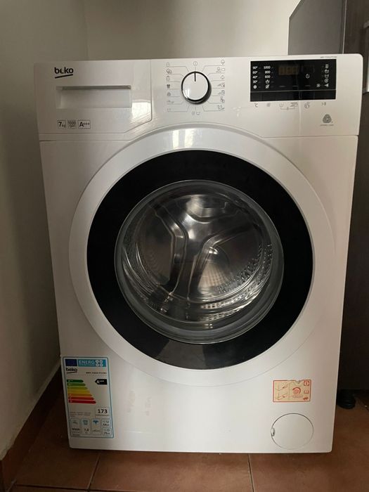 Masina de spalat rufe Slim Beko WKY71033PTLYB3