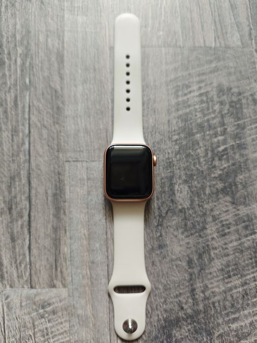 Apple Watch SE 40mm starlight