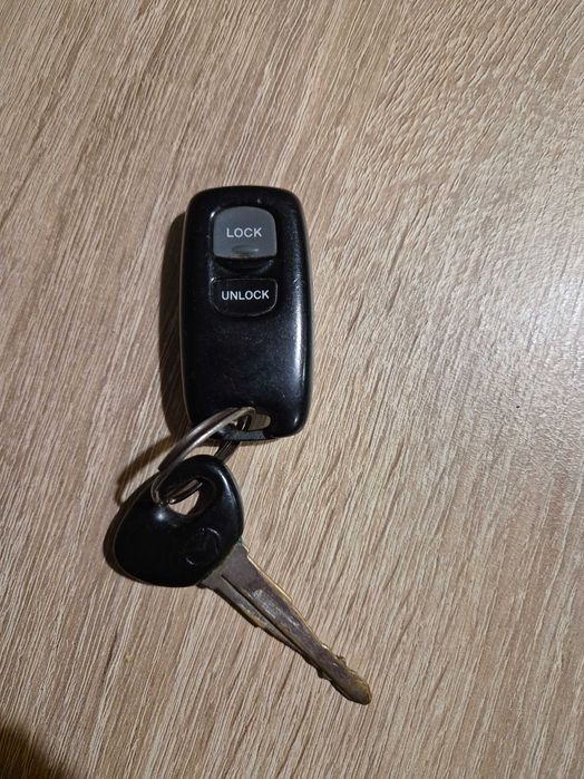 Ключ с дистанционо за мазда6