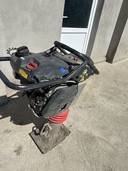 Inchiriez Mai Compactor
