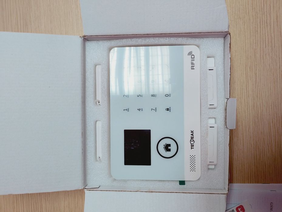 Продавам чисто нова алармена система TEQPEAK GSM / WiFi Alarm System