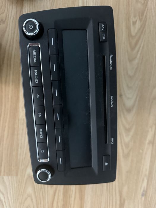 Casetofoane skoda octavia 2 in stare buna de functionare . Detin codurile lor