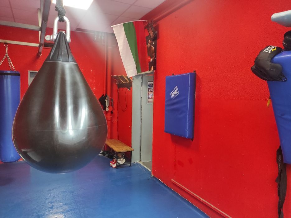 Зала за бокс под наем , подходяща и за други спортове ( спортна зала )