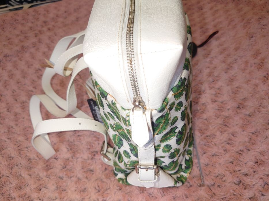 Раница с флорални мотиви Daris