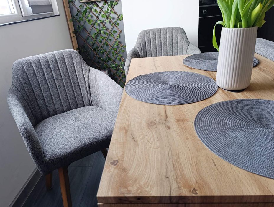 Изработка на тапицирани кухненски столове и мека мебел по поръчка