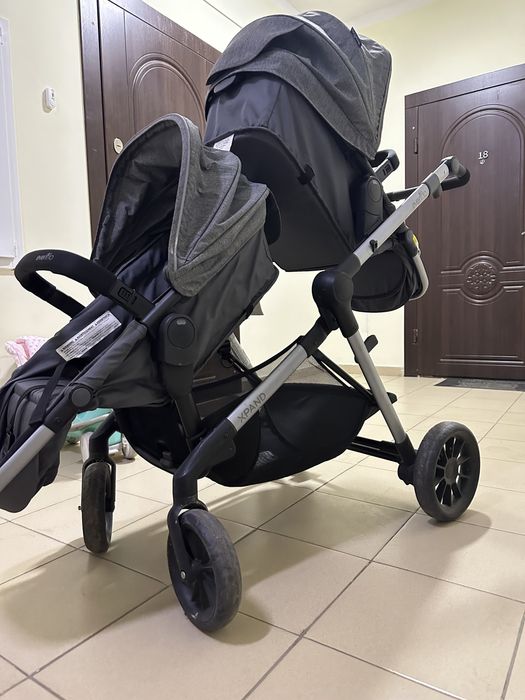 Продам детскую коляску для двоих!