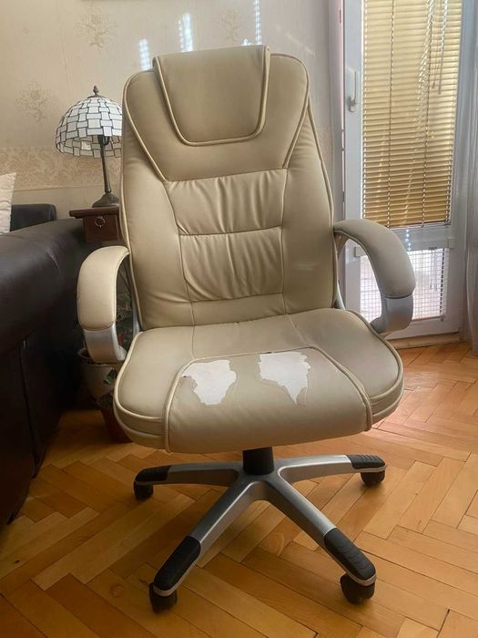 Директорски стол