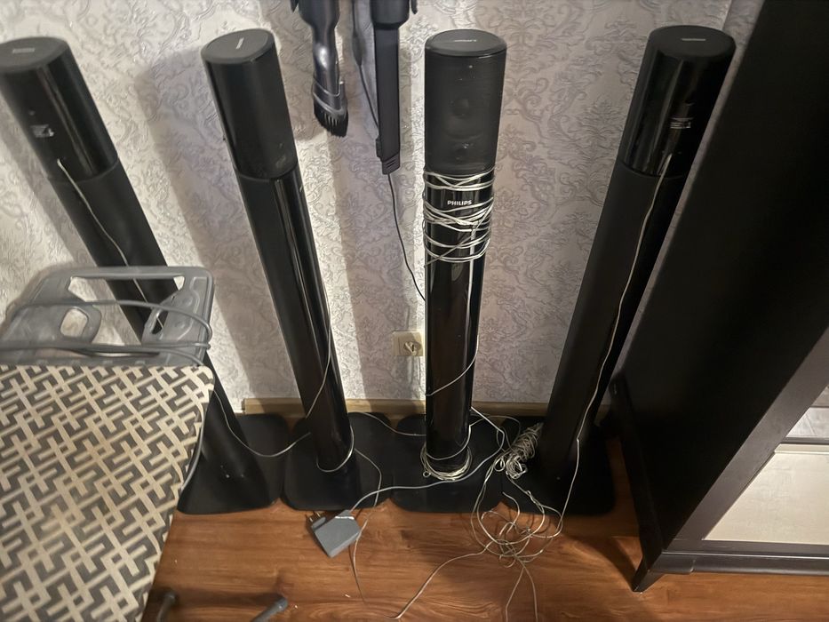 Продам 4 оригинальные напольные колонки Philips.