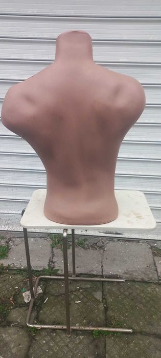 Женски манекен и мъжки торс