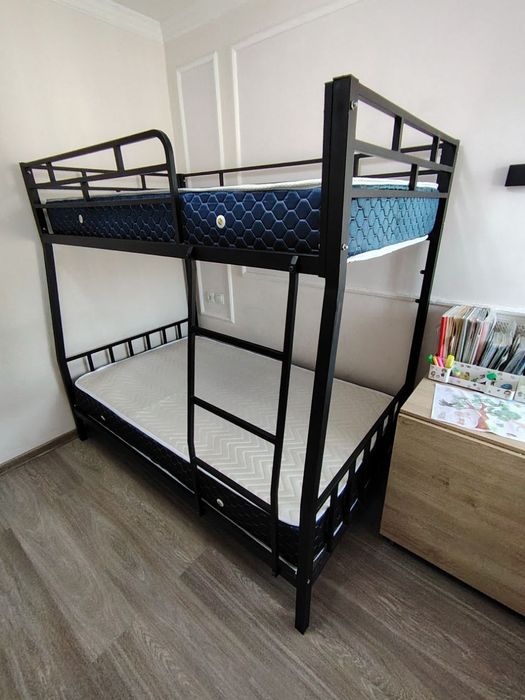 2х ярусная железная кровать с матрасом