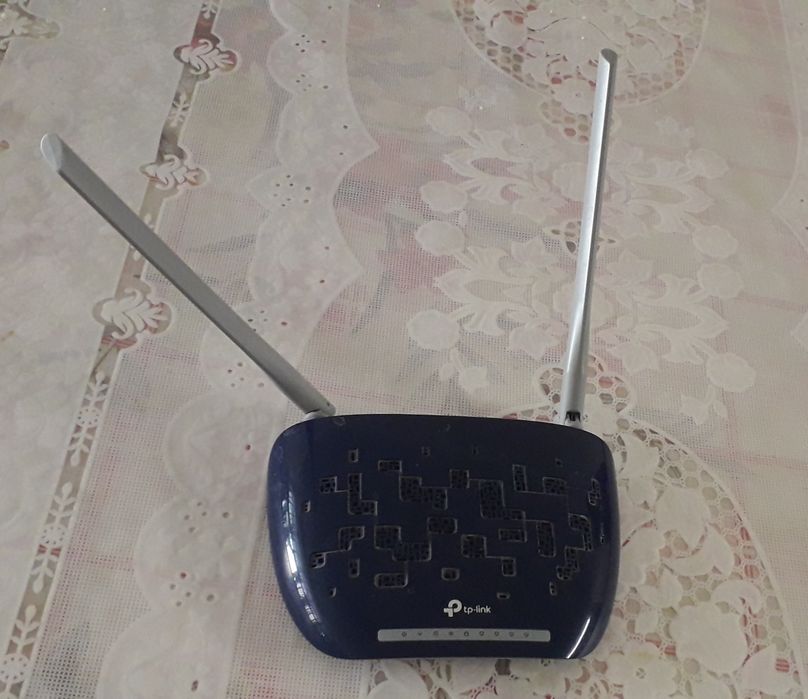 !СРОЧНО! WiFi роутер все провода в комплекте оригинал без повреждений
