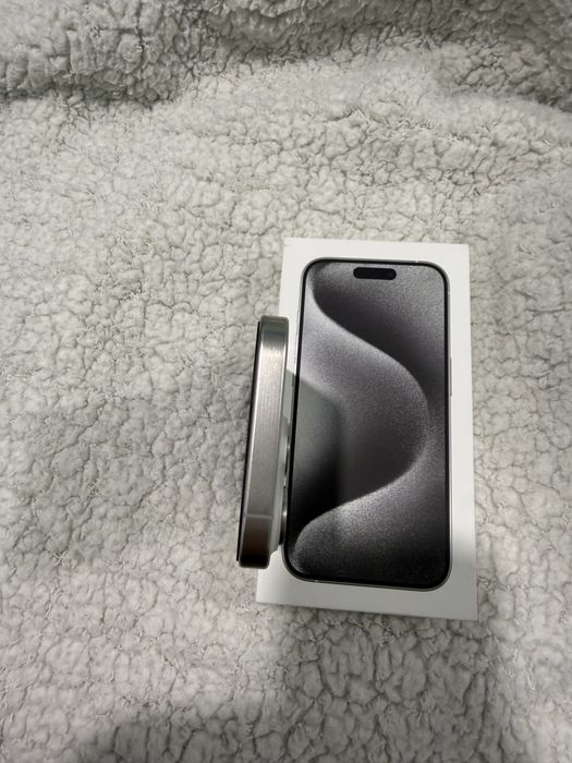 Продавам IPhone 15 Pro, White Titanium, 128GB
