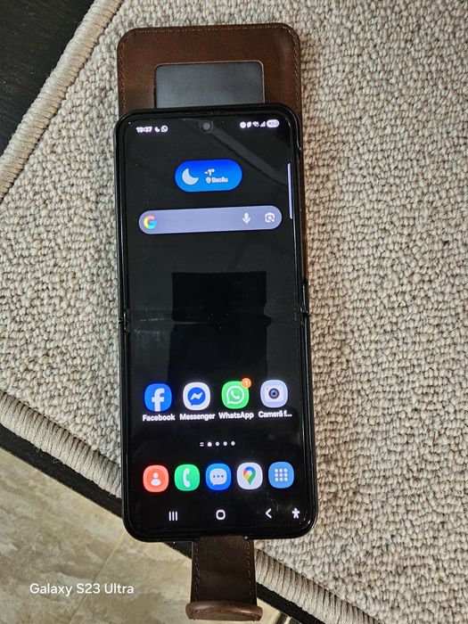 Vînd samsung Galaxy Z Flip4