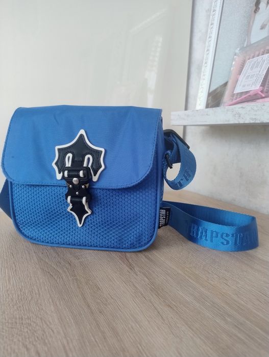 Чантичка Trapstar  в син цвят