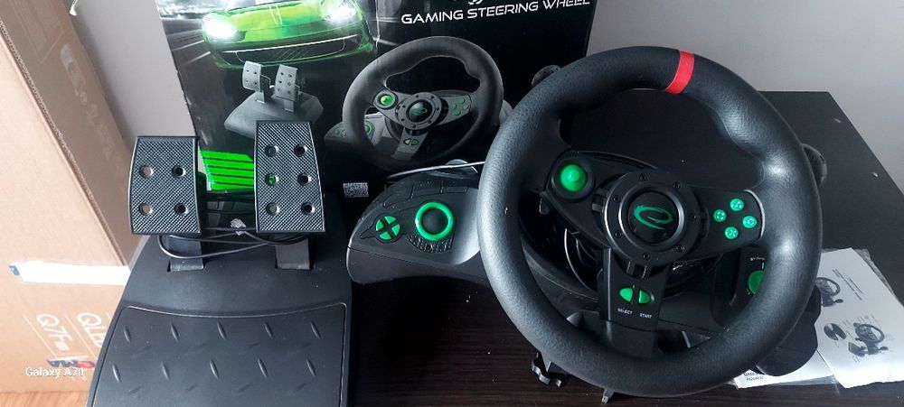 Vând volan gaming