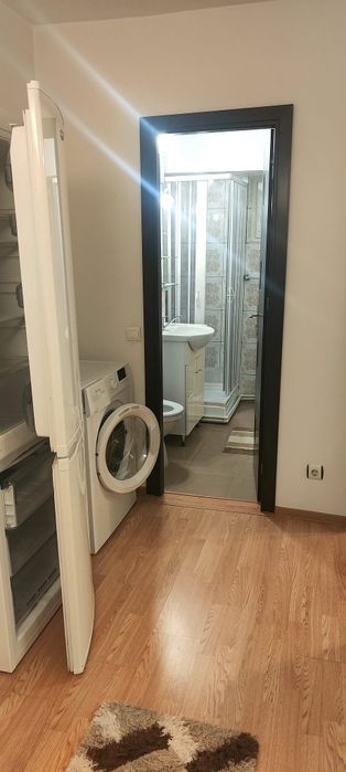Închiriez apartament situat central